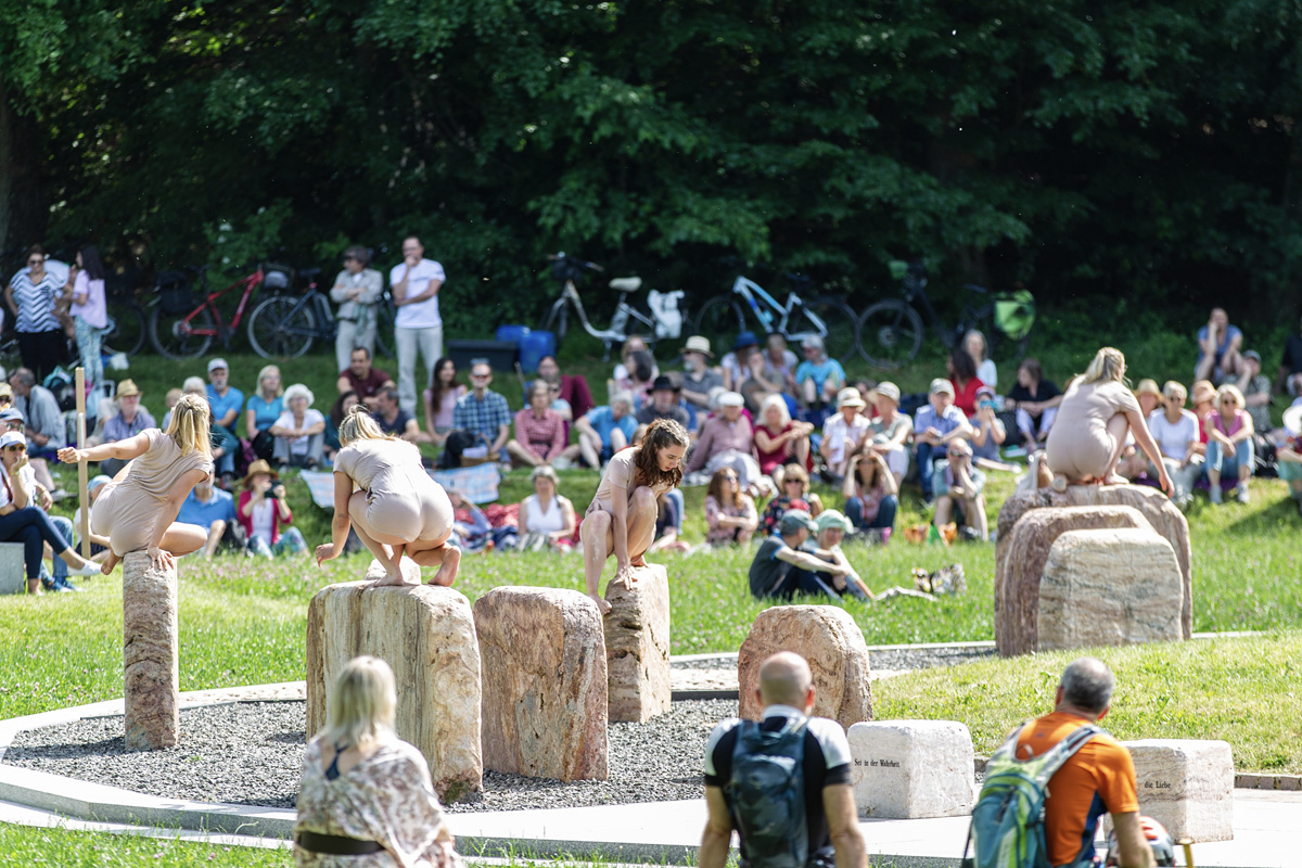 Tanzkompanie Artodance am Friedensmal - Bild 1