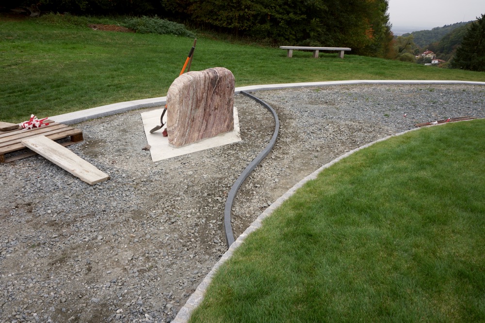 Bogen in Impala-Granit