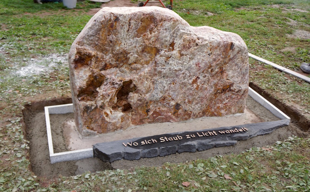 Das Kiesbett wird gebaut