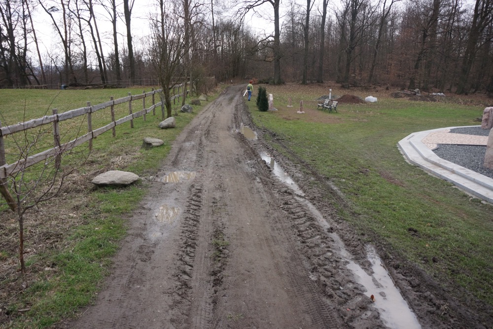 Weg in schlechtem Zustand