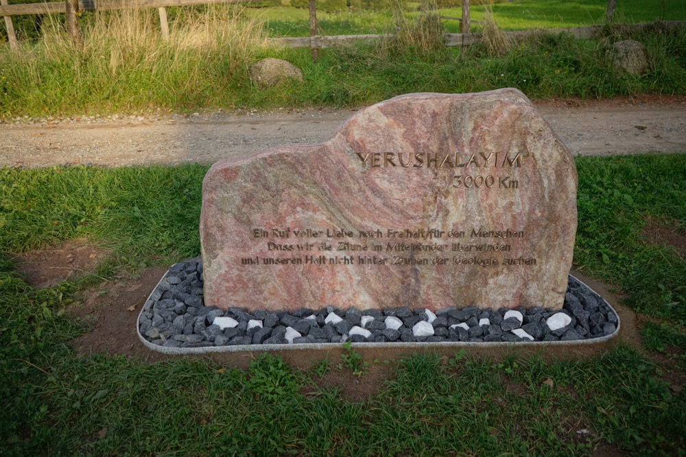 (Yerushalayim) Grenzstein mit Umrandung 