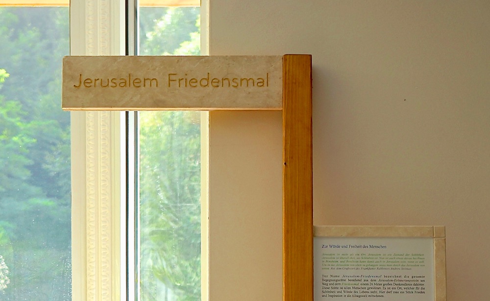Das Schild des Jerusalem Friedensmals