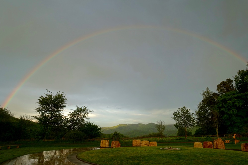 Der Regenbogen über dem Friedensmal