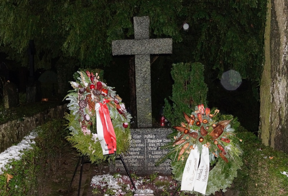 Grabstein KZ-Häftlinge und griechische Zwangsarbeiter