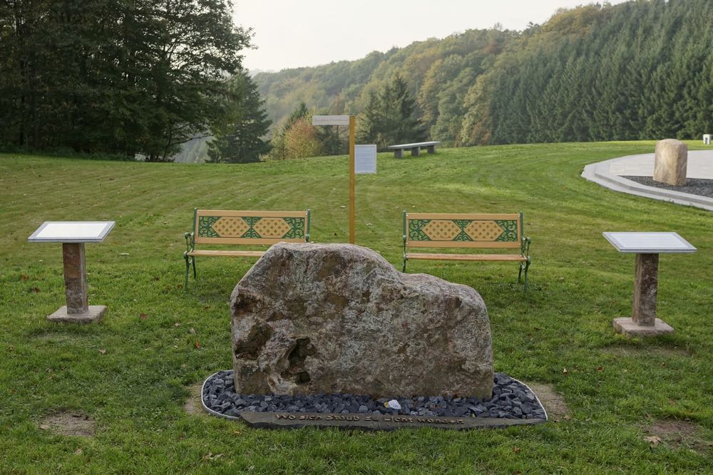 Die raue Seite des Grenzsteins